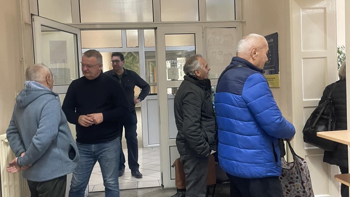 Gužve i redovi iz samo jednog razloga, počele prijave po novom zakonu: Građani Kladova masovno dolaze da upišu imovinu u ovom gradu/ Foto: RINA