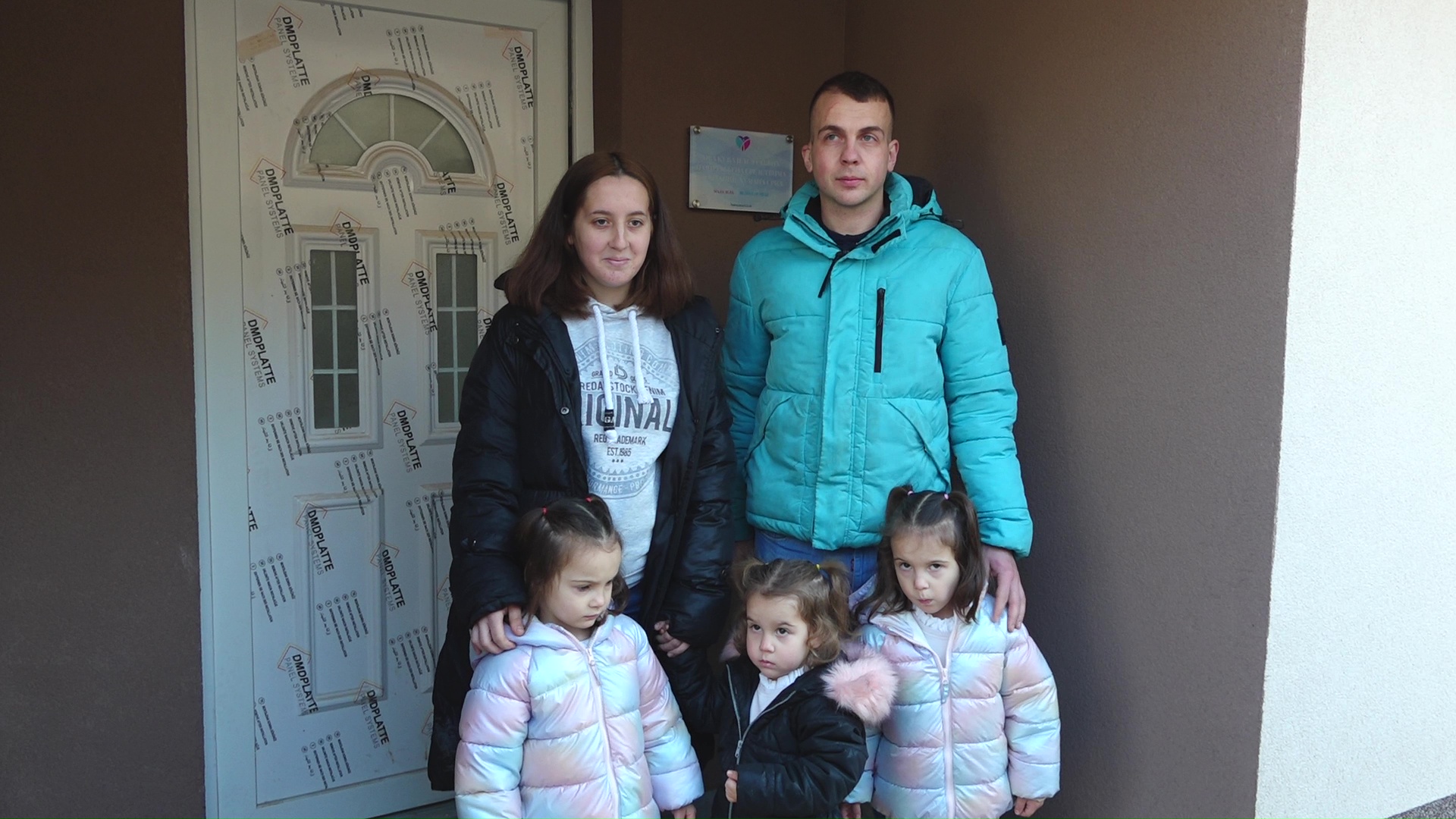 Decu su na konju nosili do doktora i živeli u trošnoj kućici, a sada imaju topli dom: Prelepa priča iz Priboja - porodica Komarica dobila neverovatan poklon pred praznike (FOTO)