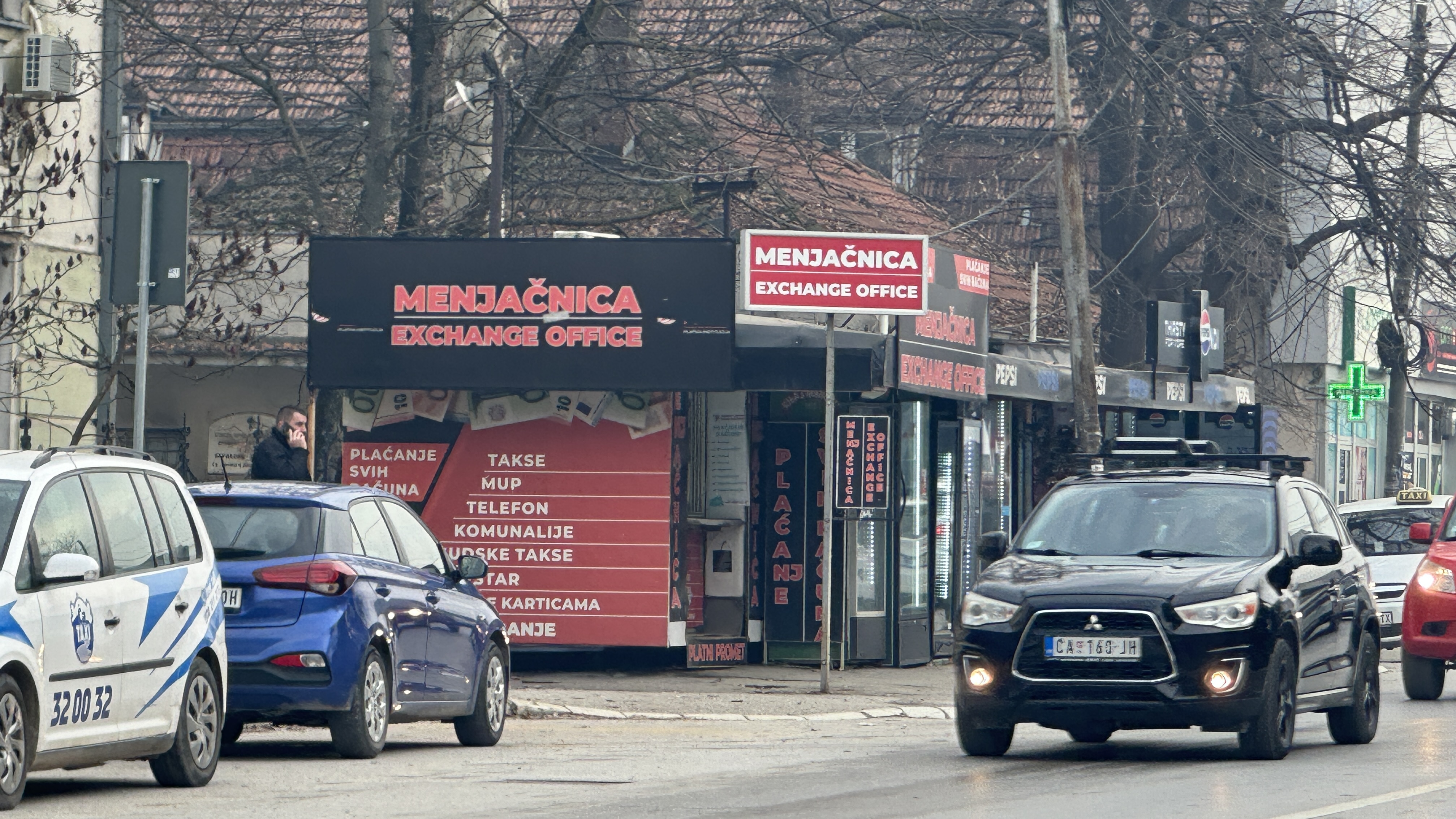 Drama kod bolnice u Čačku: Razbojnik upao u menjačnicu i ukrao novac, brzo lociran i uhapšen (FOTO)