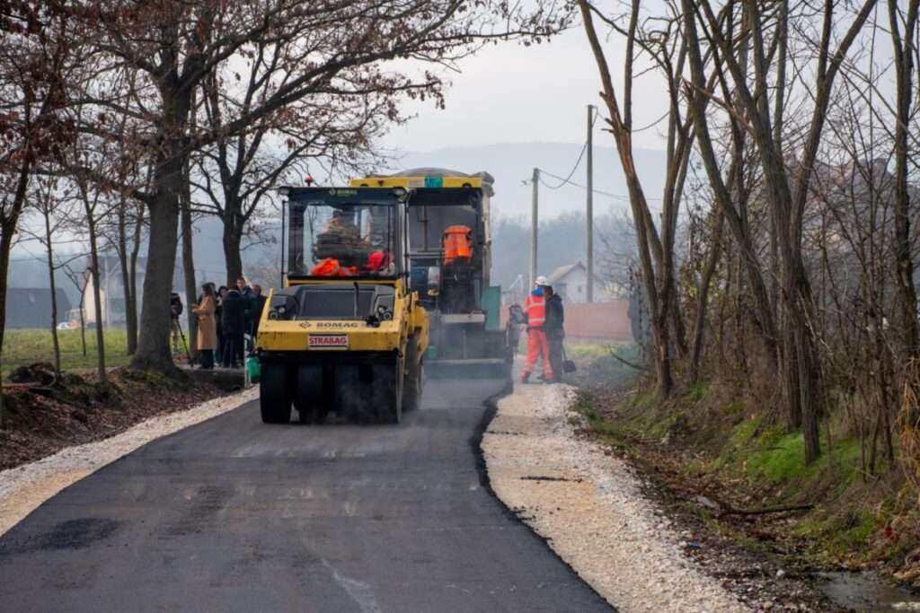 Asfaltirana deonica u Kukićima / foto: Grad Čačak