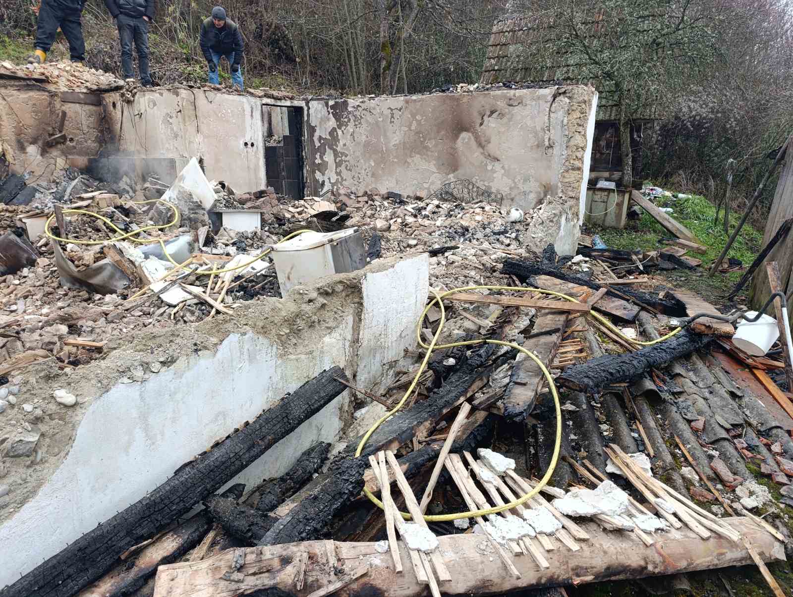 „Za deset minuta nestao je ceo život“: Milojku u sred noći izgorela čitava kuća do temelja kod Priboja/ Foto: RINA