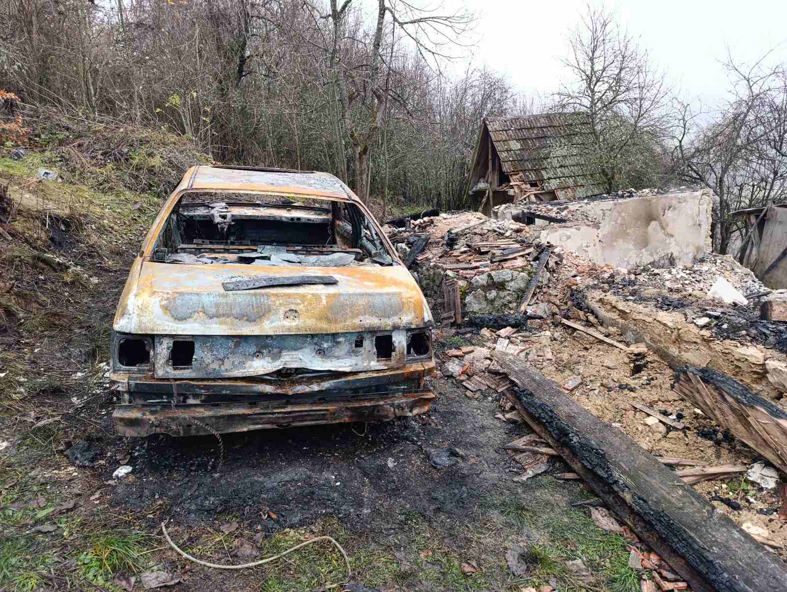 „Za deset minuta nestao je ceo život“: Milojku u sred noći izgorela čitava kuća do temelja kod Priboja/ Foto: RINA