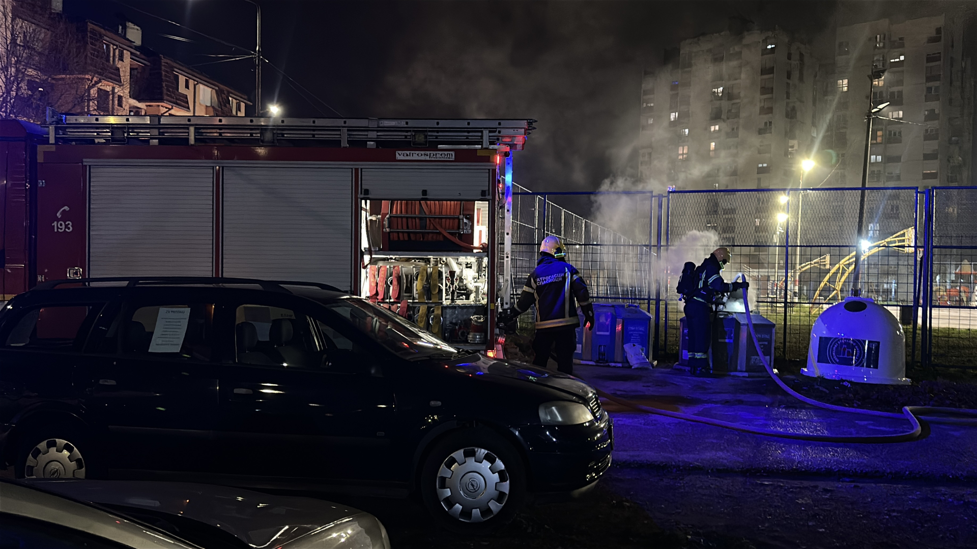 Drama na čačanskom keju: Vandali zapalili kontejner, stanari potrčali da gase plamen/ Foto: RINA