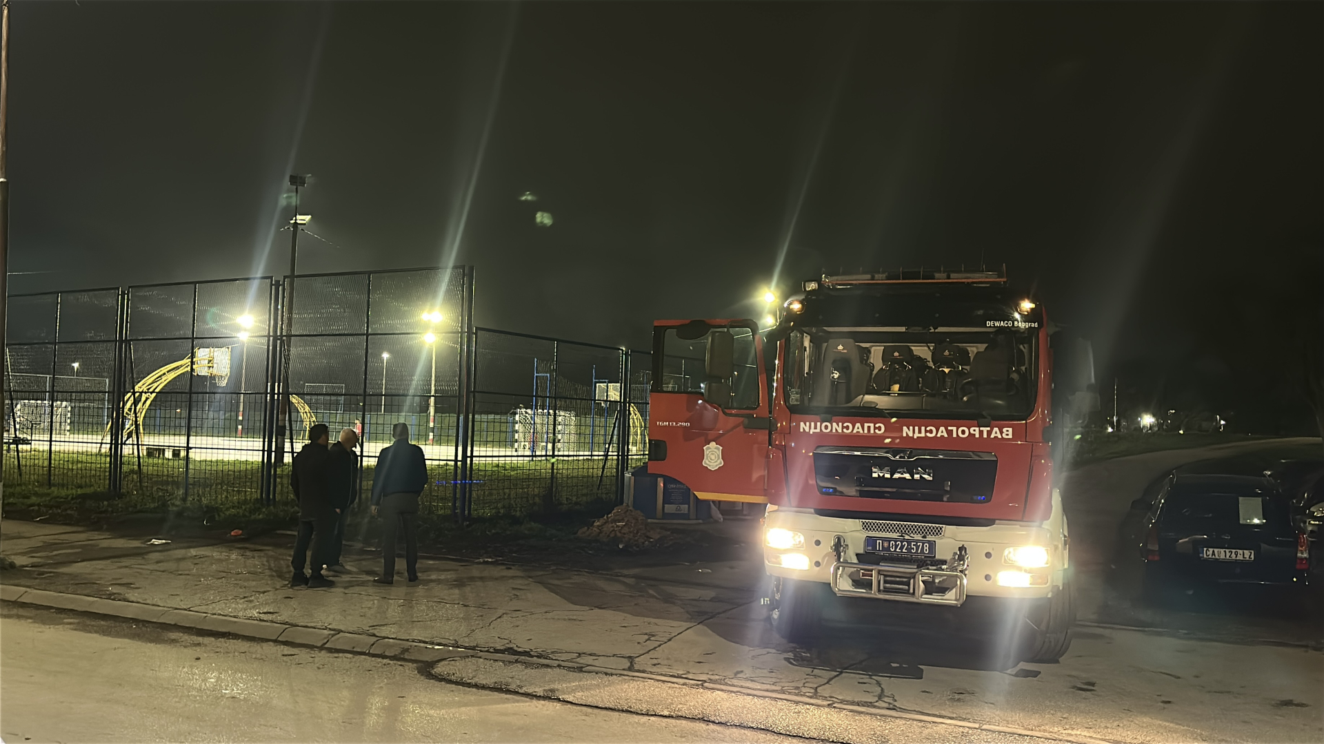 Drama na čačanskom keju: Vandali zapalili kontejner, stanari potrčali da gase plamen/ Foto: RINA
