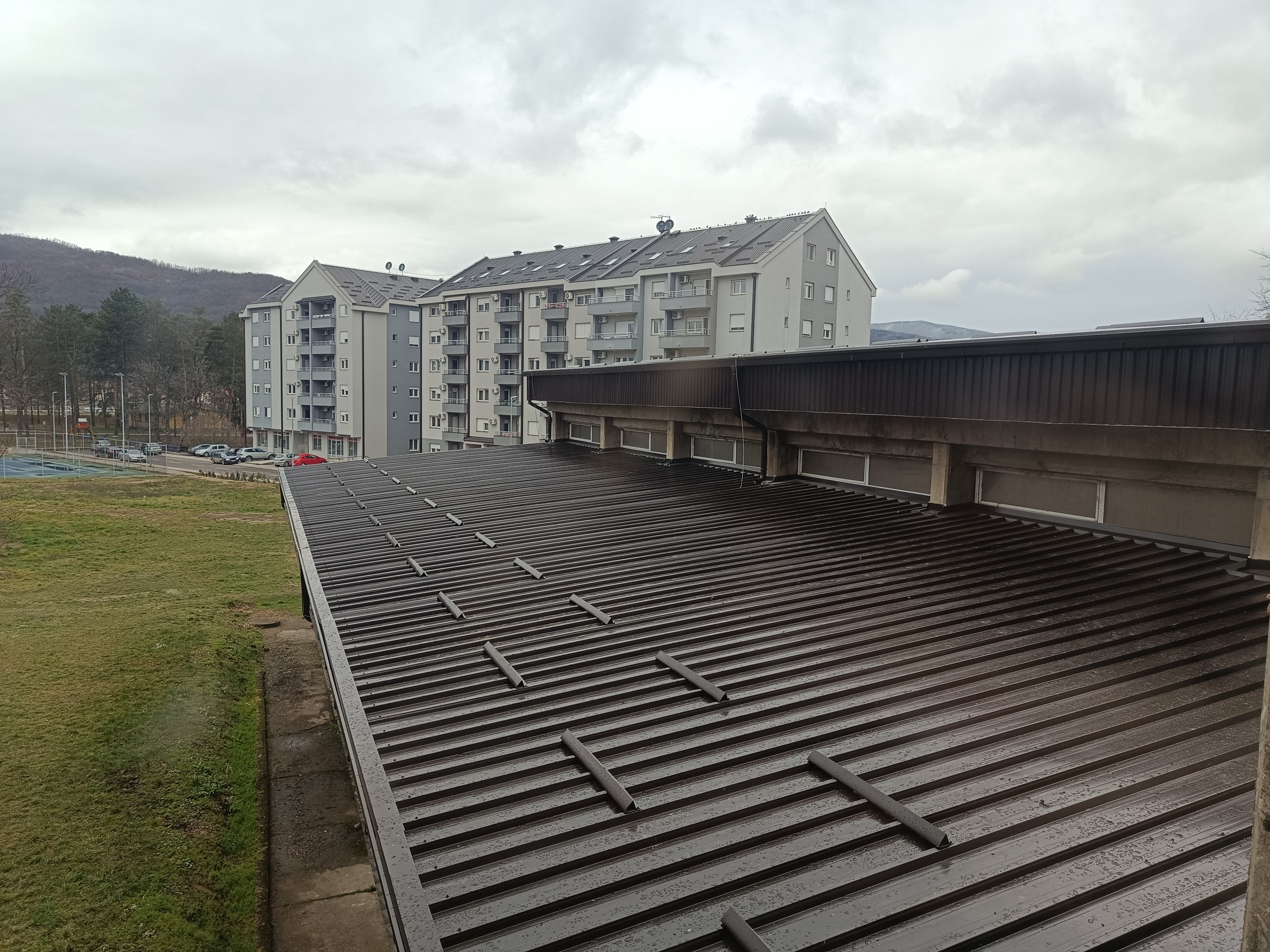 „Bezbednost naše dece nema cenu“: Kraj brige za učenike i sportiste u opštini Bajina Bašta, obnovljen krov fiskulturne sale/ Foto: Opština Bajina Bašta
