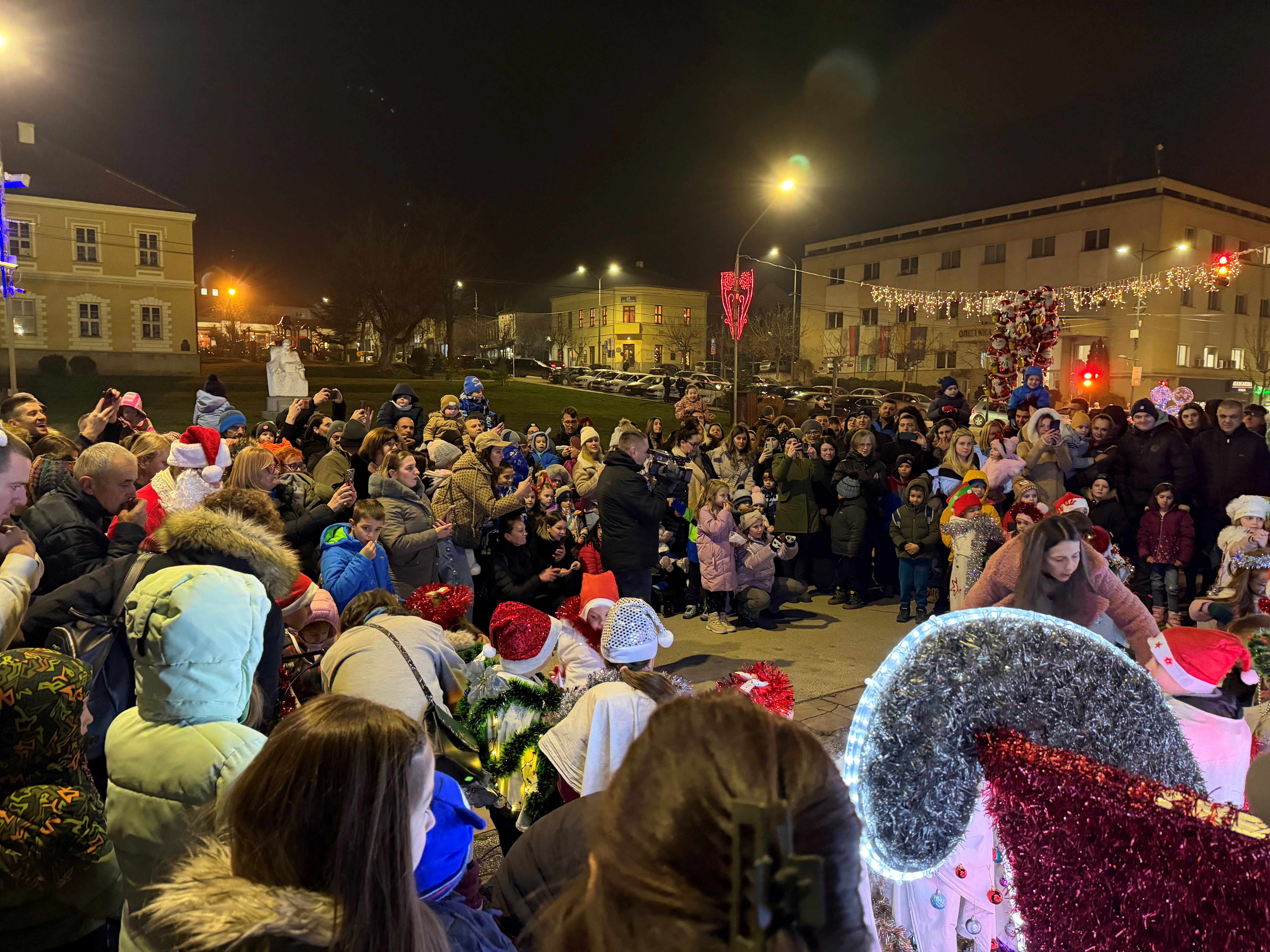 Praznična bajka na trgu / foto: Opština GM