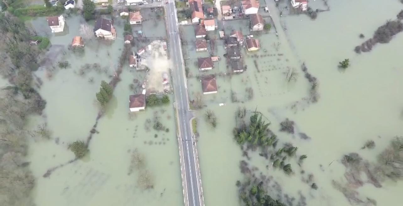 Reka Zeta se izlila u Danilovgradu / foto: RINA, Ilija Vukadinović