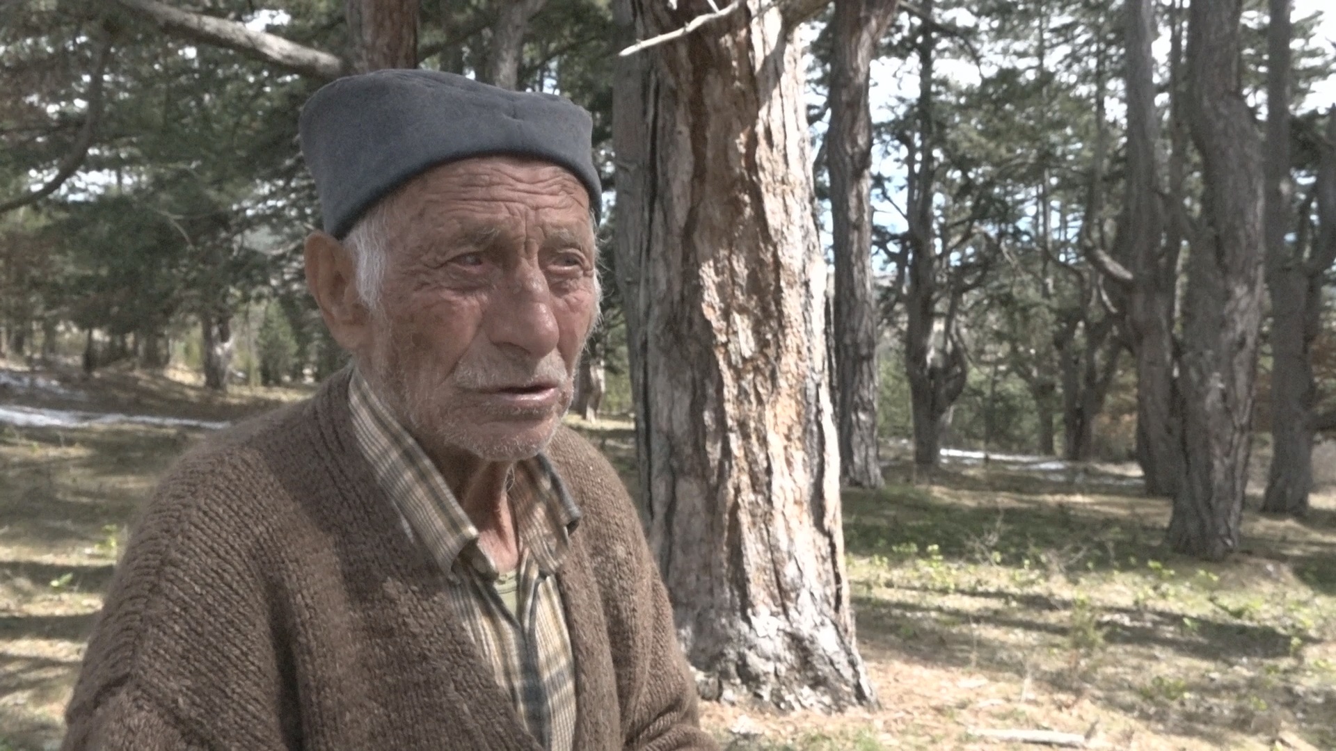 Preminuo najstariji deda na Zlataru: Petar rođen na Božić a ovaj svet napustio na Badnji dan u 101.godini, o slavlju koje je napravio sa unukom pričala čitava Srbija (FOTO)