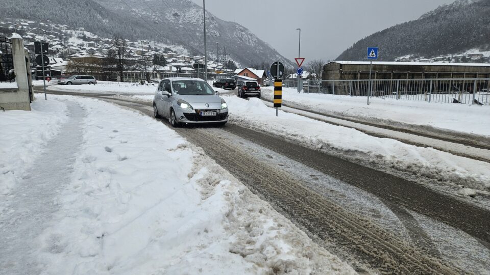 Pola metra snega palo za dan, ali putevi su prohodni: Stabilno stanje u Prijepolju, nema većih problema u snabdevanju električnom energijom