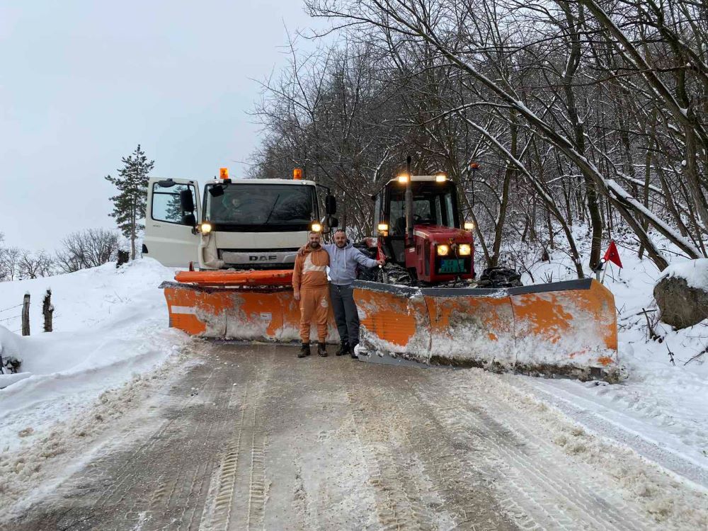 Bravo za neumorne putare: Svi imaju samo jedan cilj - da tokom dana i noći svi putevi na teritoriji grada Čačka budu prohodni (FOTO)