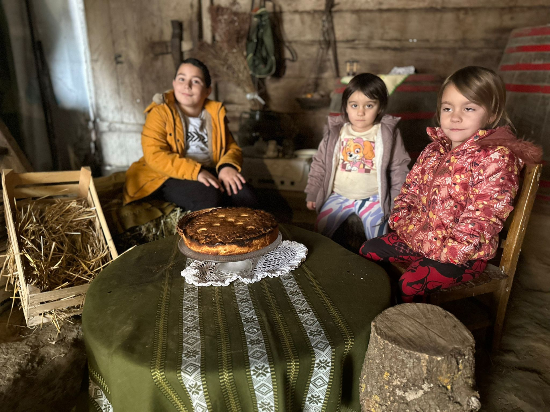 Prelep srpski običaj još uvek se poštuje u kući Minovića: Mira iz Katrge kod Čačka spremila pogaču Vasilicu za današnji praznik, to su nekada spremale naše bake (FOTO)