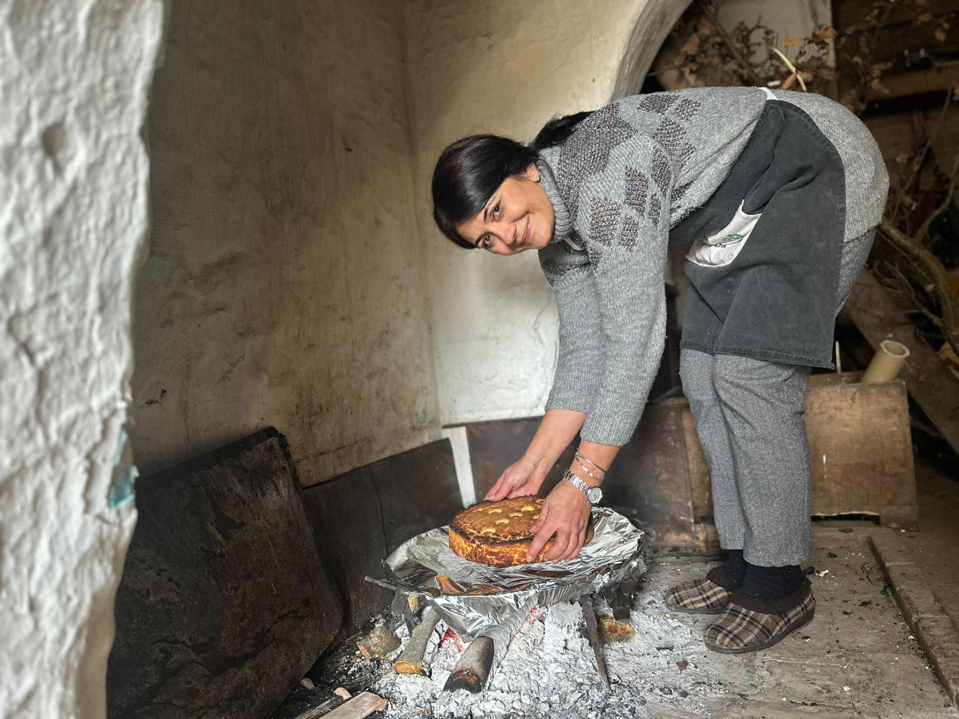 Mira iz Katrge kod Čačka spremila pogaču Vasilicu za današnji praznik / foto: RINA