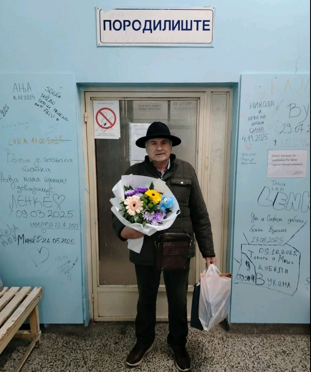 Zoran već 20 godina darujue zlatnikom prvu bebu rođenu u novoj godini / foto: RINA
