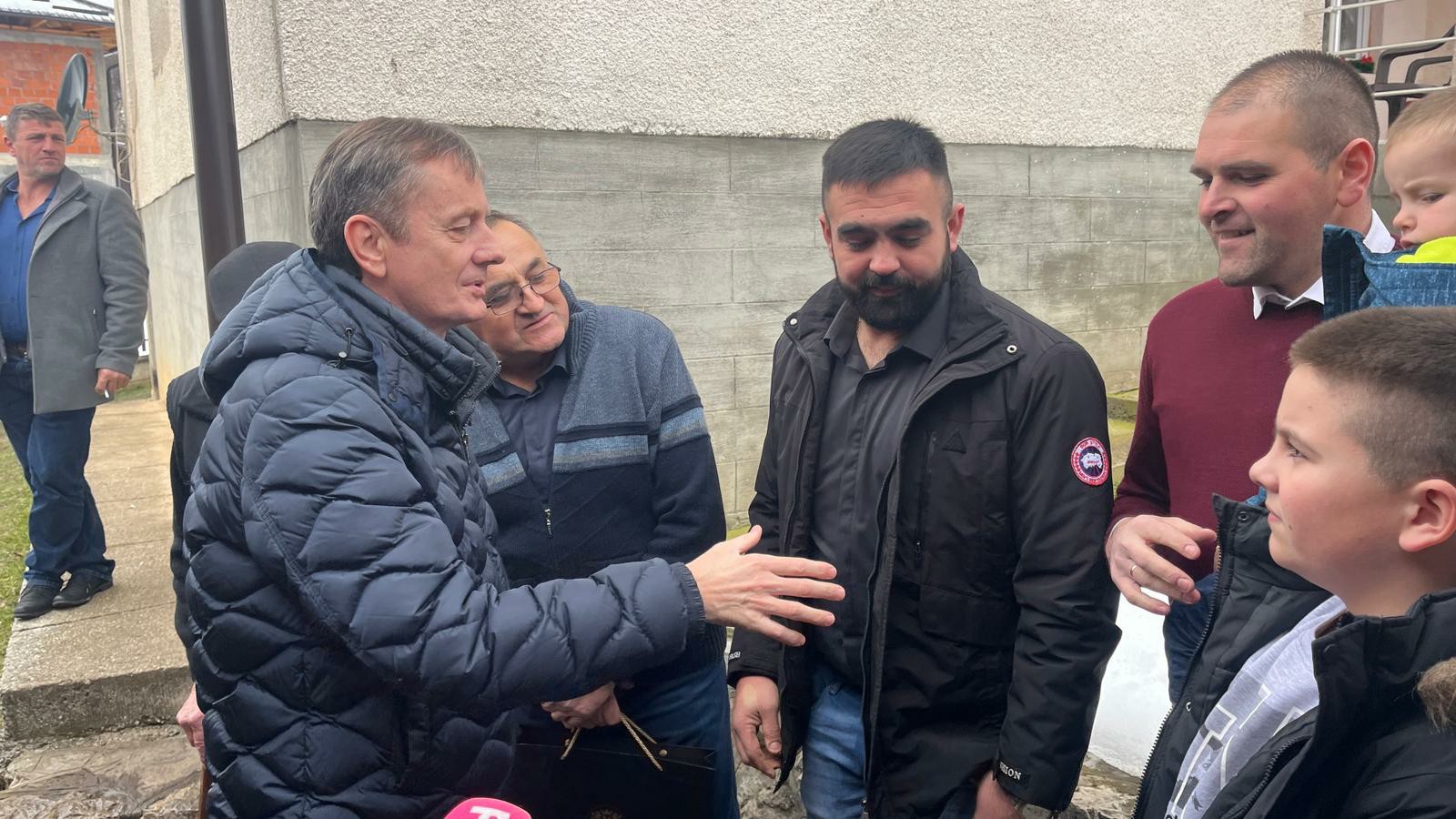 Glišić u poseti porodici Milić / foto: RINA