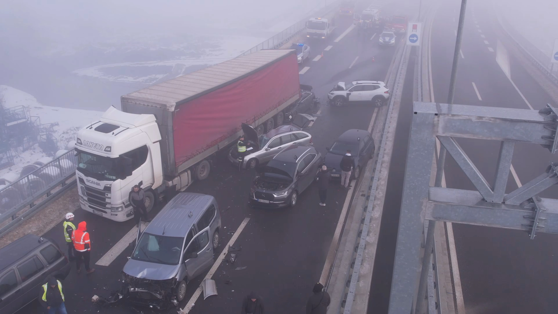 Broj povređenih i dalje raste: Ponovo se oglasila čačanska bolnica, nakon lančanog sudara na auto-putu u bolncu dovezeno ukupno sedam osoba