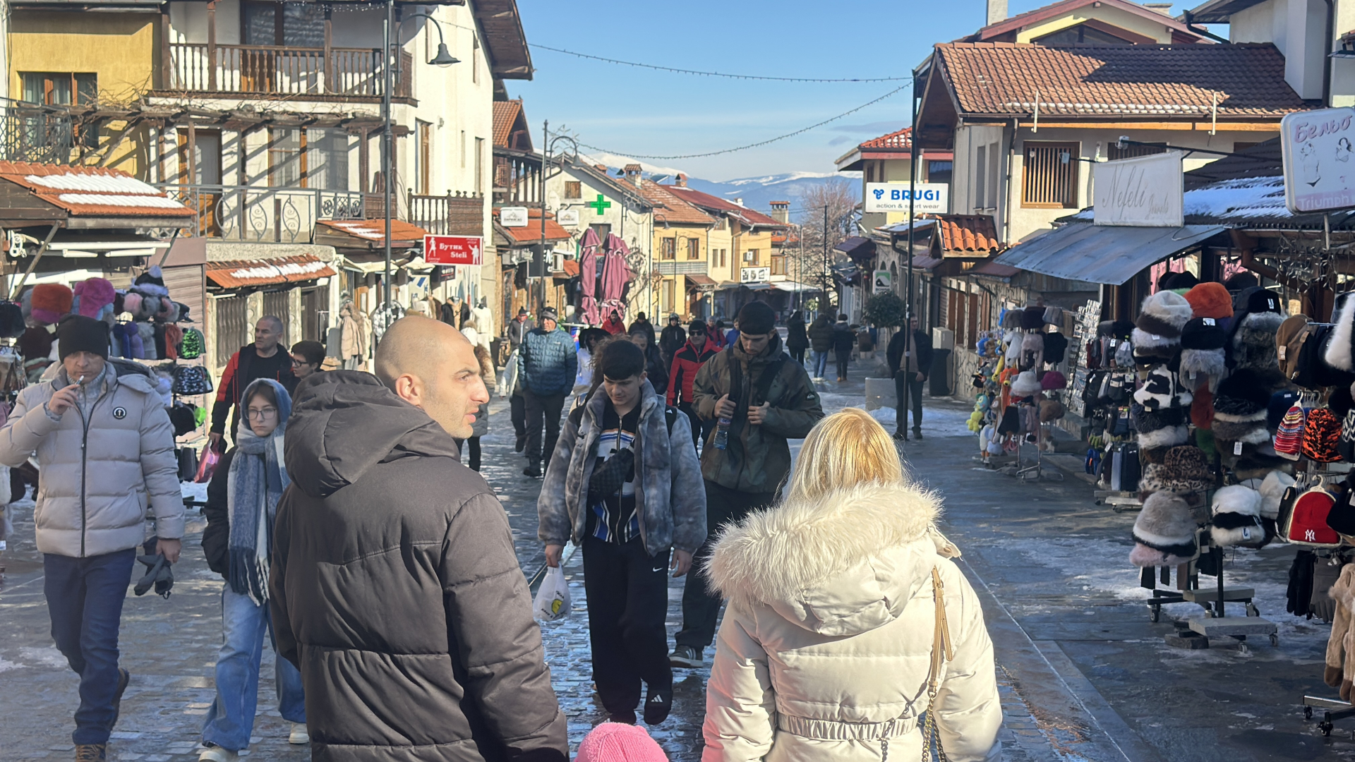 Šok srpskih skijaša u Bugarskoj - ono što je koštalo 10 leva sada košta deset eura: Cene u Banskom poprilično skočile, uvođenje nove valute stvara konfuziju/ Foto: RINA