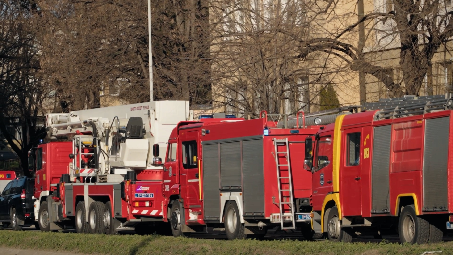 Požar u zgradi Specijalnog suda u Ustaničkoj ulici brzo lokalizovan, nema povređenih (FOTO)(VIDEO)