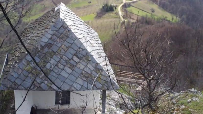 Crkva Svetog Ilije kod Arilja jedna od najmanjih u Srbiji / foto: RINA
