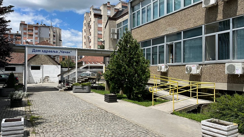 Ogromna iscrpljenost, temperatura i bolovi: Virus gripa hara kroz Čačak i puni čekaonice u Domovima zdravlja, doktorka otkriva - na snazi je poslednji pik