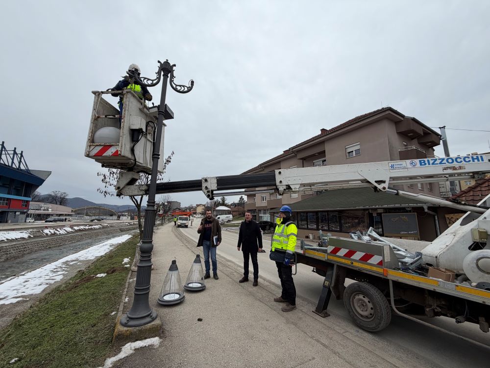 Zasijaće za sve pare: Modernizuje se javna rasveta u centru Gornjeg Milanovca, projekat vredan preko 125 miliona dinara (FOTO)