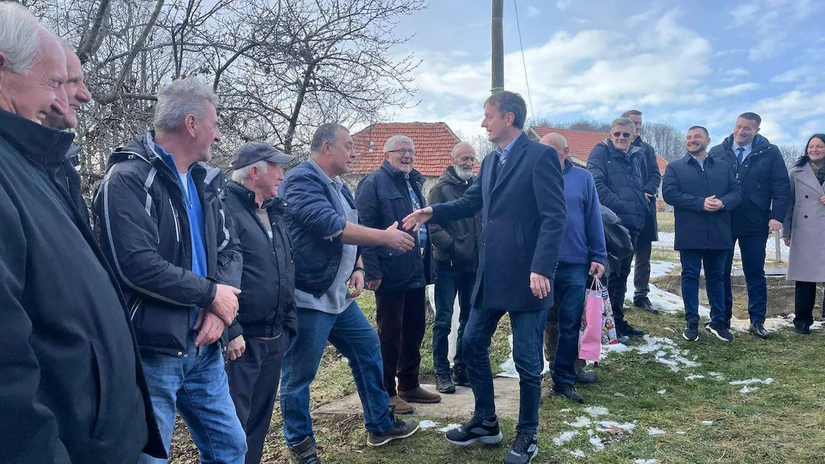 U ovom srpskom selu danas se živi mnogo bolje nego pre 15 godina: Domaćinski doček meštana za ministra Glišića u Gajevi kod Užica 