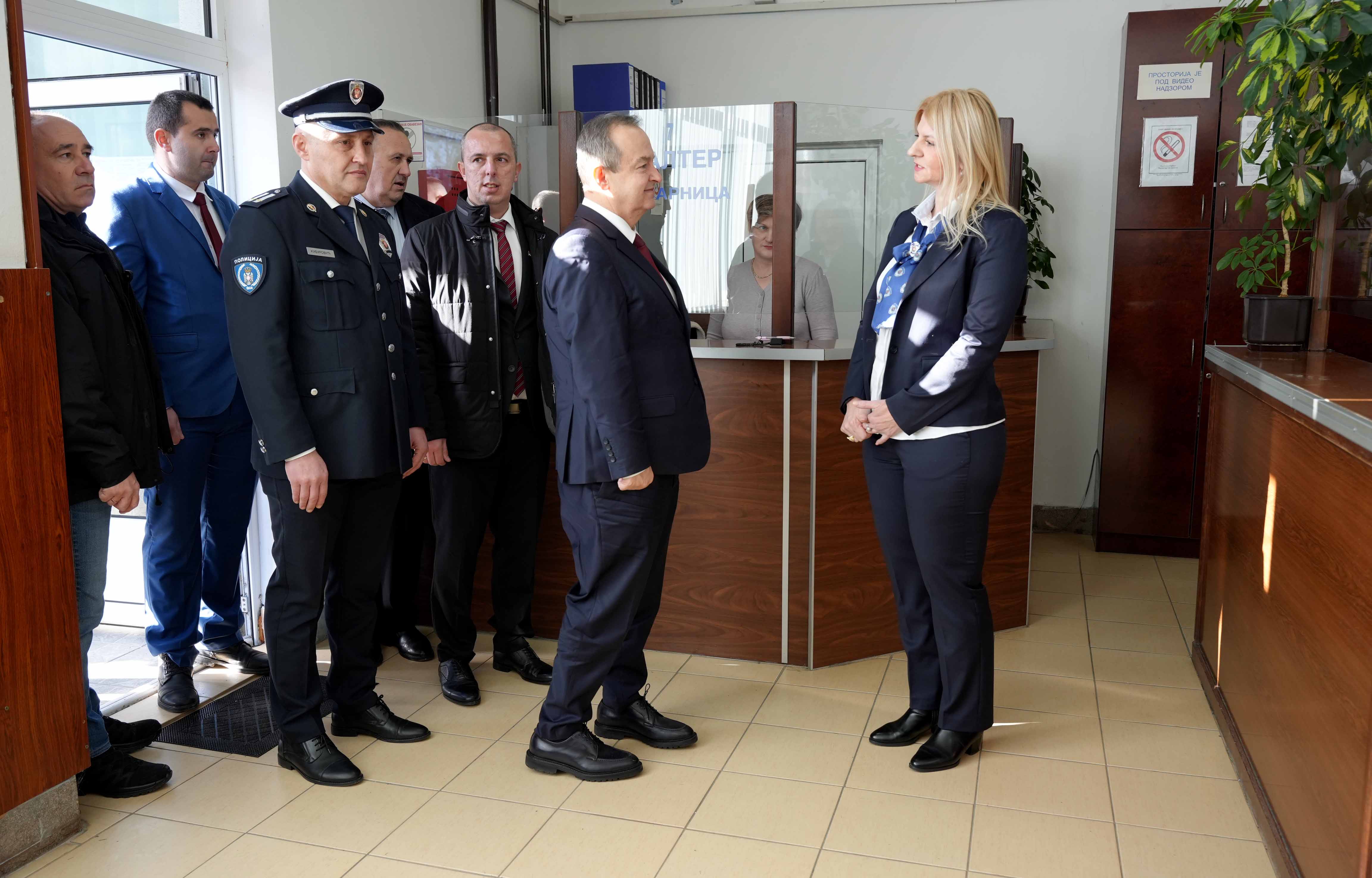  Organizaciono, tehničko i kadrovsko jačanje Policijske uprave Prijepolje i Sektora za vanredne situacije: Ministar Ivica Dačić posetio opštinu na Limu (FOTO)