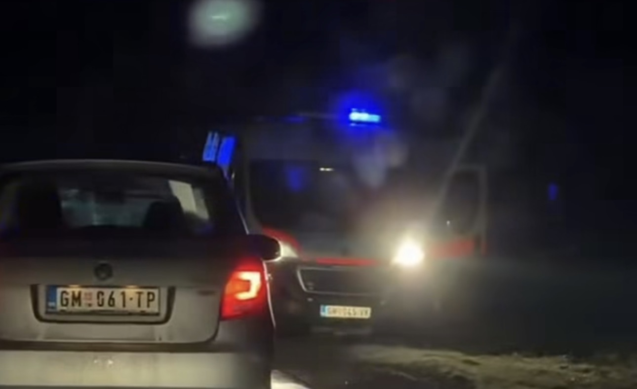 Teška saobraćajna nezgoda kod Gornjeg Milanovca, strahuje se da je vozilo završilo u kanalu