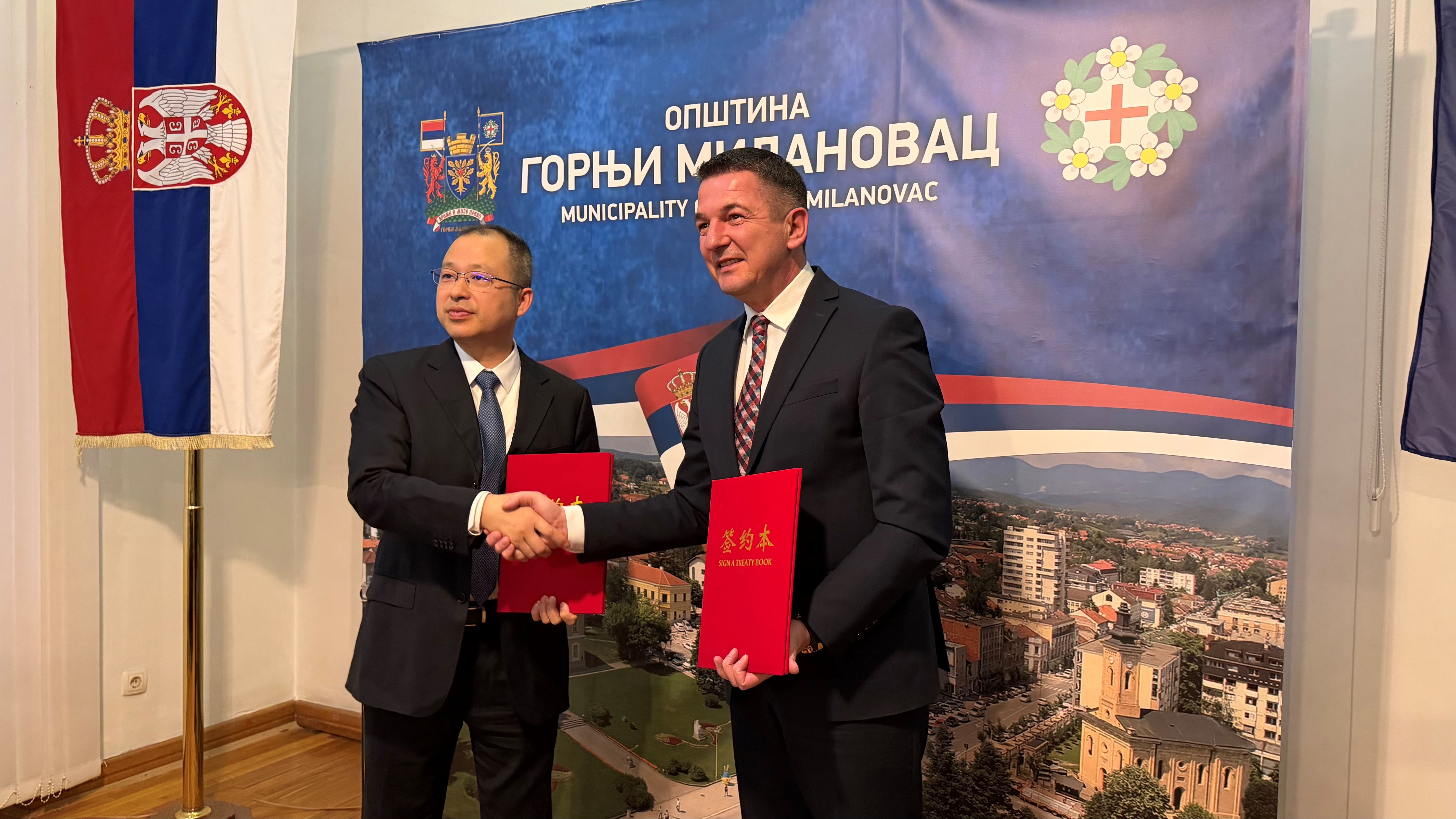 Gornji Milanovac postaje prestonica porcelana, ulazi na velika vrata kineskog tržišta: Bratimljenje sa Dehuom otvara neverovane mogućnosti (FOTO)