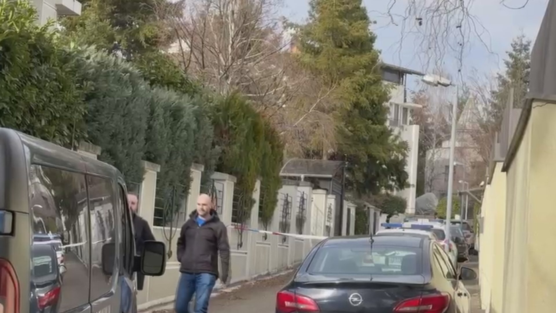 Haos u Beogradu: Bačena bomba na kuću Zdravka Čolića na Dedinju