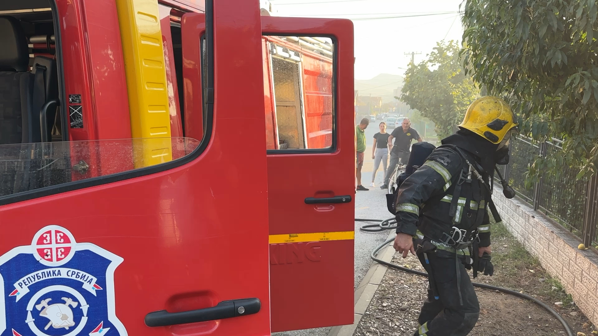 Haos na mostu Gazela: Zapalio se kombi, obustavljen saobraćaj ka Nišu, velike kolone vozila u Beogradu (VIDEO)