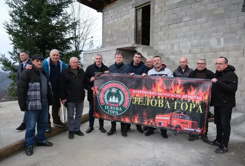Dobrovoljno brane sela od požara: Meštani vatrogasci sa Jelove Gore dobiće novi objekat, Glišić kaže - važno je doći ljudima na noge, pogledati ih u oči i razgovarati