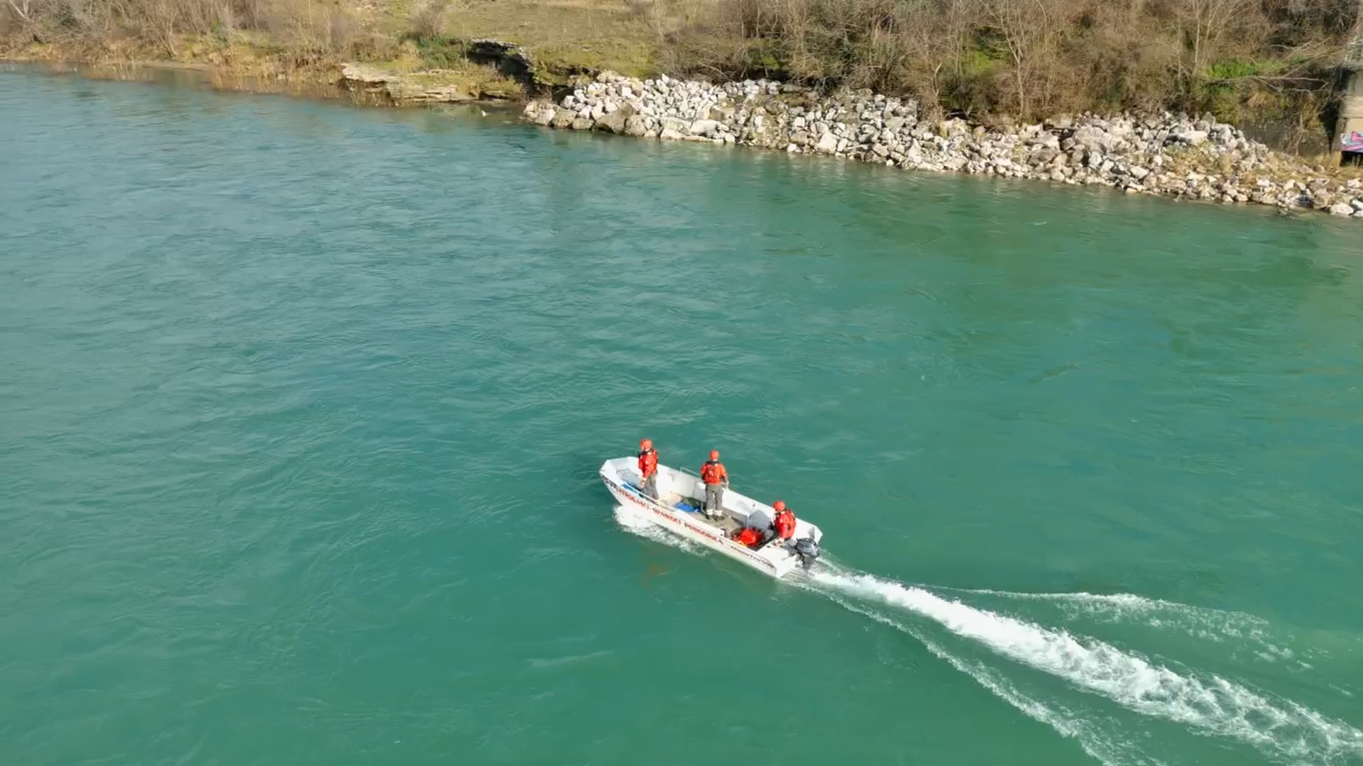 Potraga za vozilom koje je sletelo u Moraču / foto: Služba zaštite i spašavanja Podgorica