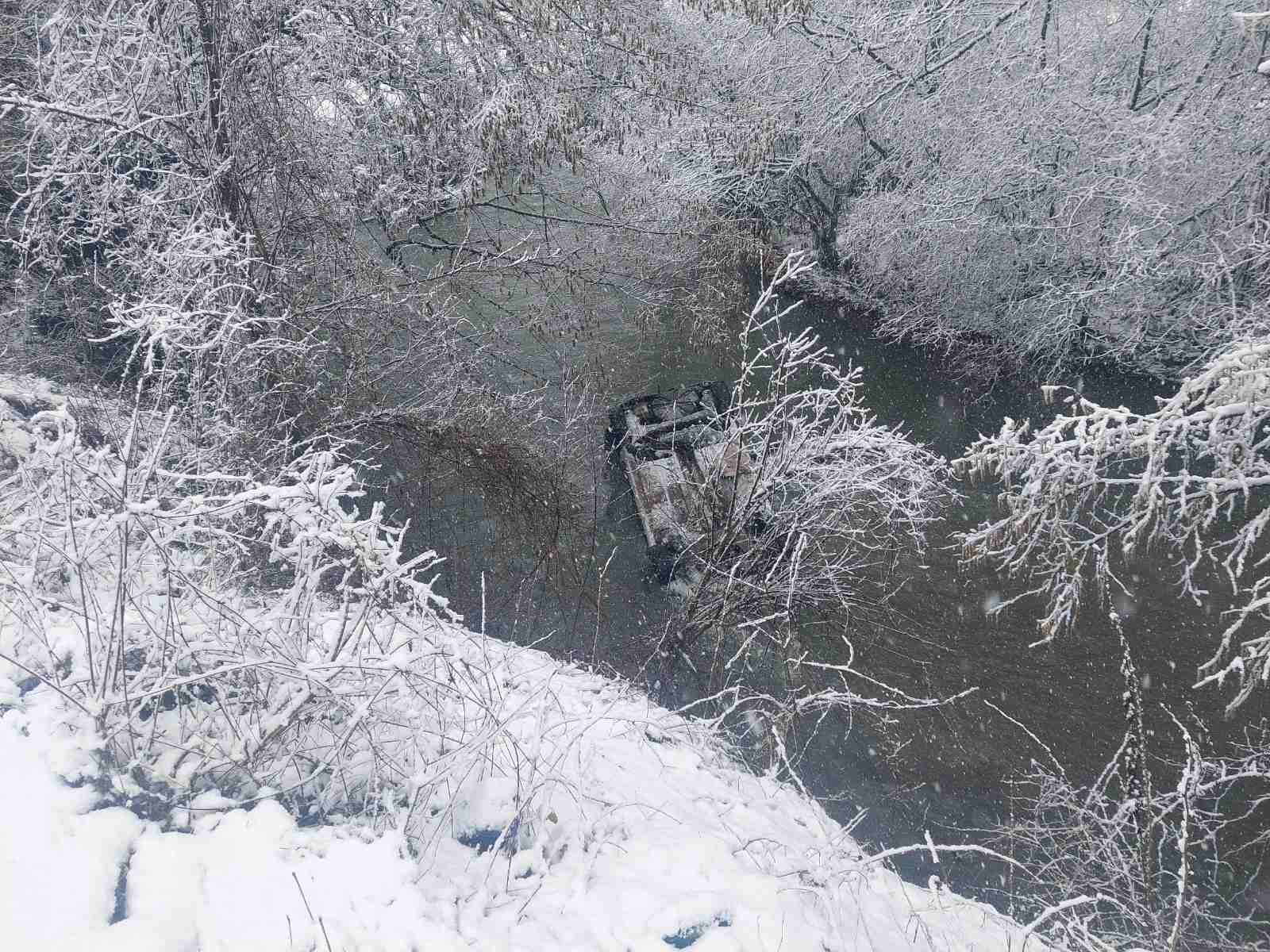 Drama kod Bijelog Polja: Vozilo u kom su bile četiri žene sletelo u reku, izvlačili ih meštani i vatrogasci-spasioci (FOTO)