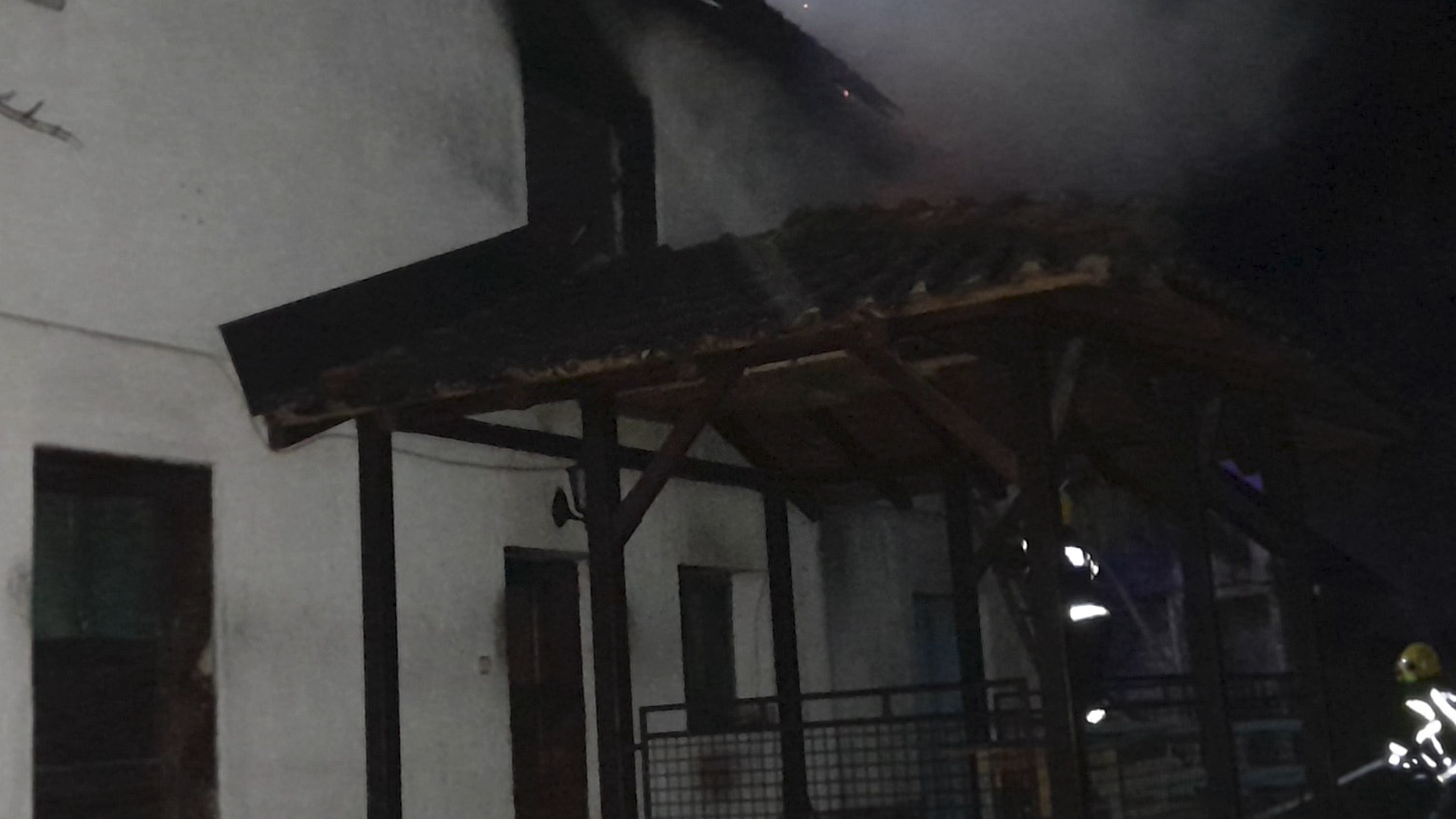 "Ostali su samo zidovi, ne spavamo više u kući": Braći Mitrović kod Bajine Bašte stižu bolji dani, nakon požar kreće obnova njihovog doma/ Foto: RINA