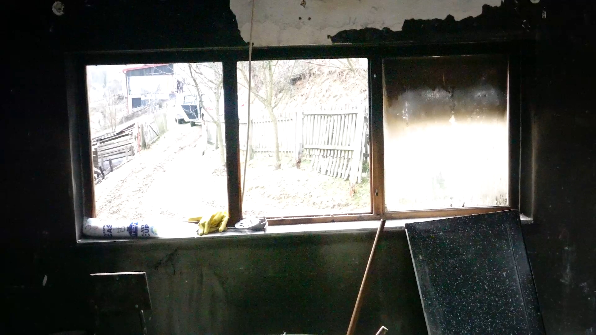 "Ostali su samo zidovi, ne spavamo više u kući": Braći Mitrović kod Bajine Bašte stižu bolji dani, nakon požar kreće obnova njihovog doma/ Foto: RINA