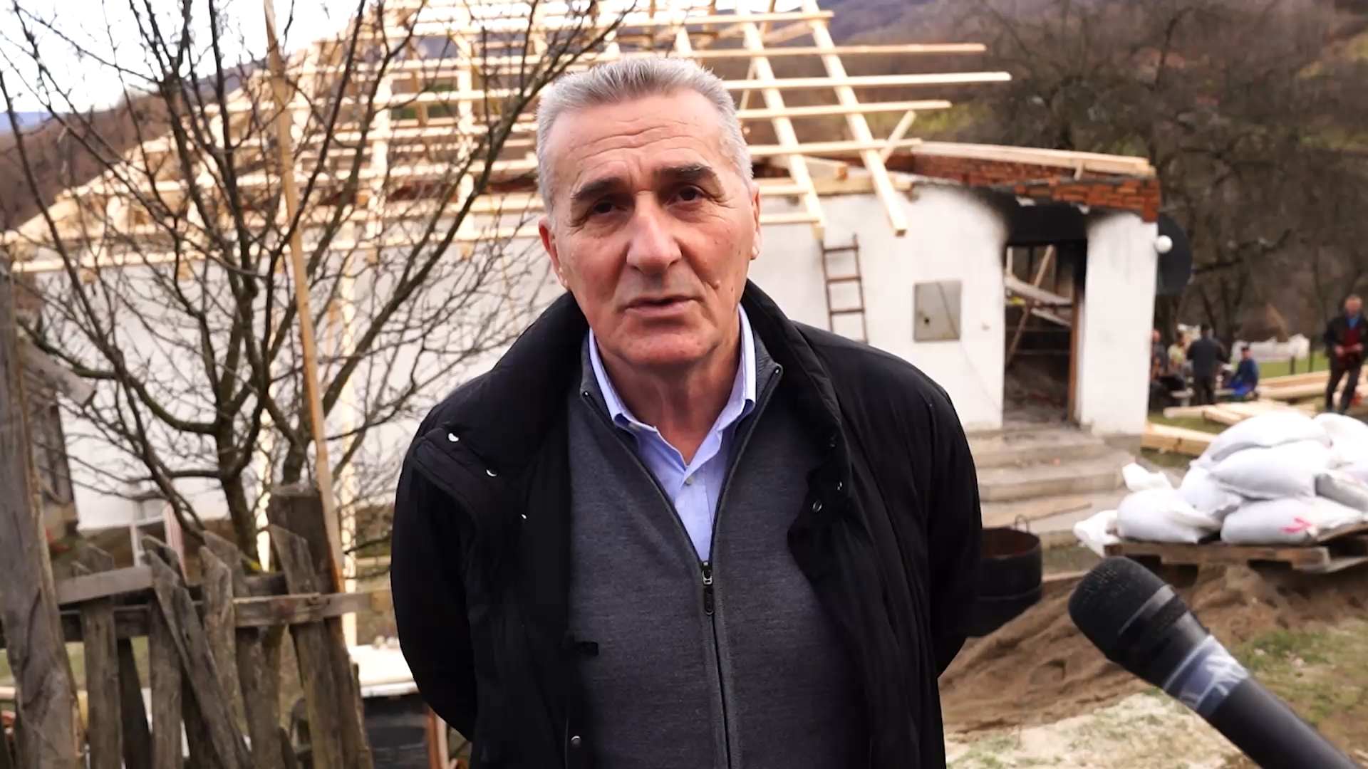 "Ostali su samo zidovi, ne spavamo više u kući": Braći Mitrović kod Bajine Bašte stižu bolji dani, nakon požar kreće obnova njihovog doma/ Foto: RINA