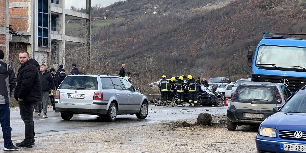 Žena poginula, muškarac teško povređen: Stravična nesreća kod Prijepolja - ovo slikie sa lica mesta (FOTO)