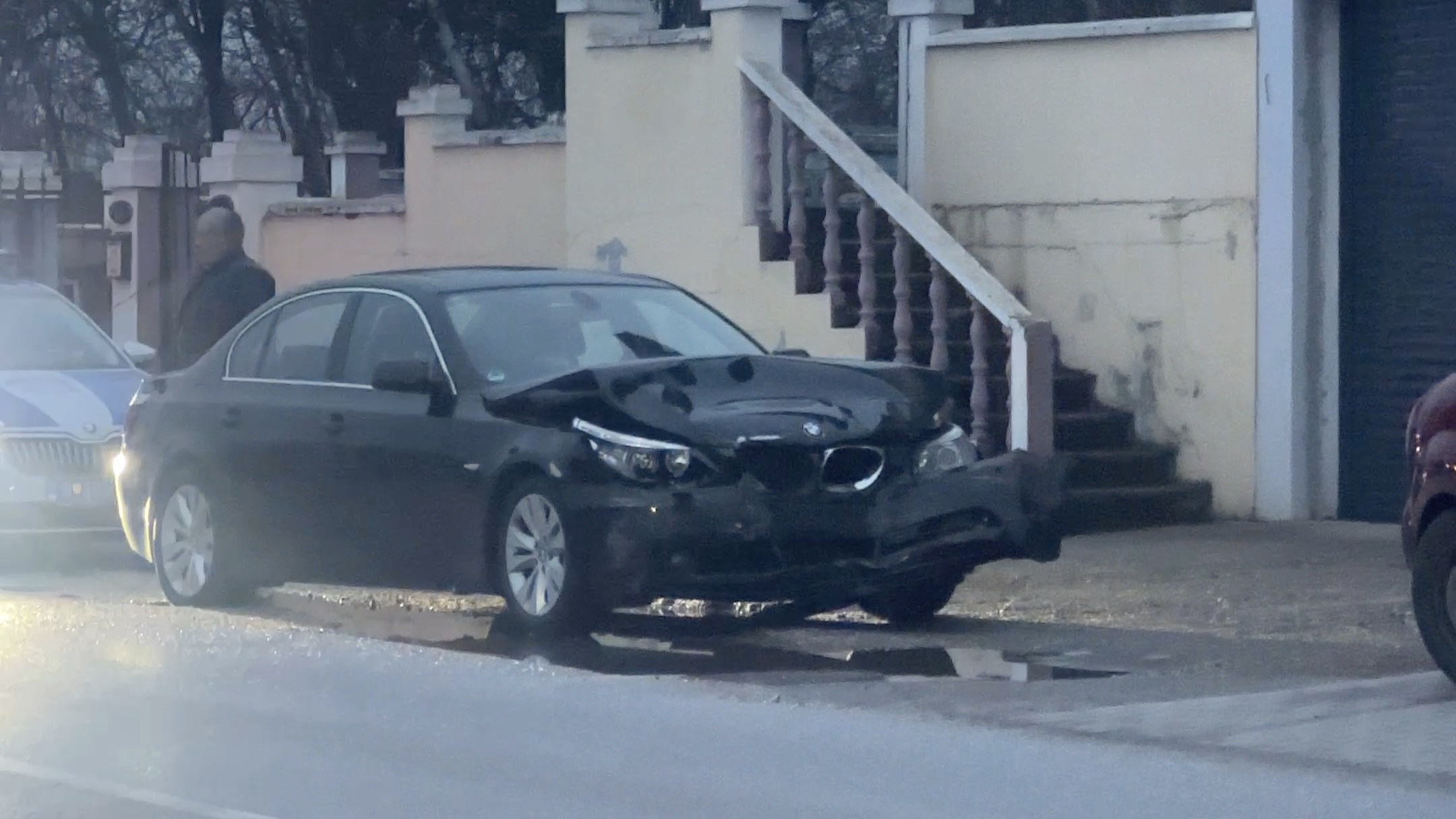 Vozač BMW-a zakucao se u mercedes i povredio četvoro ljudi: Povredjeni pušteni na kućno lečenje, konstatovane lake telesne povrede