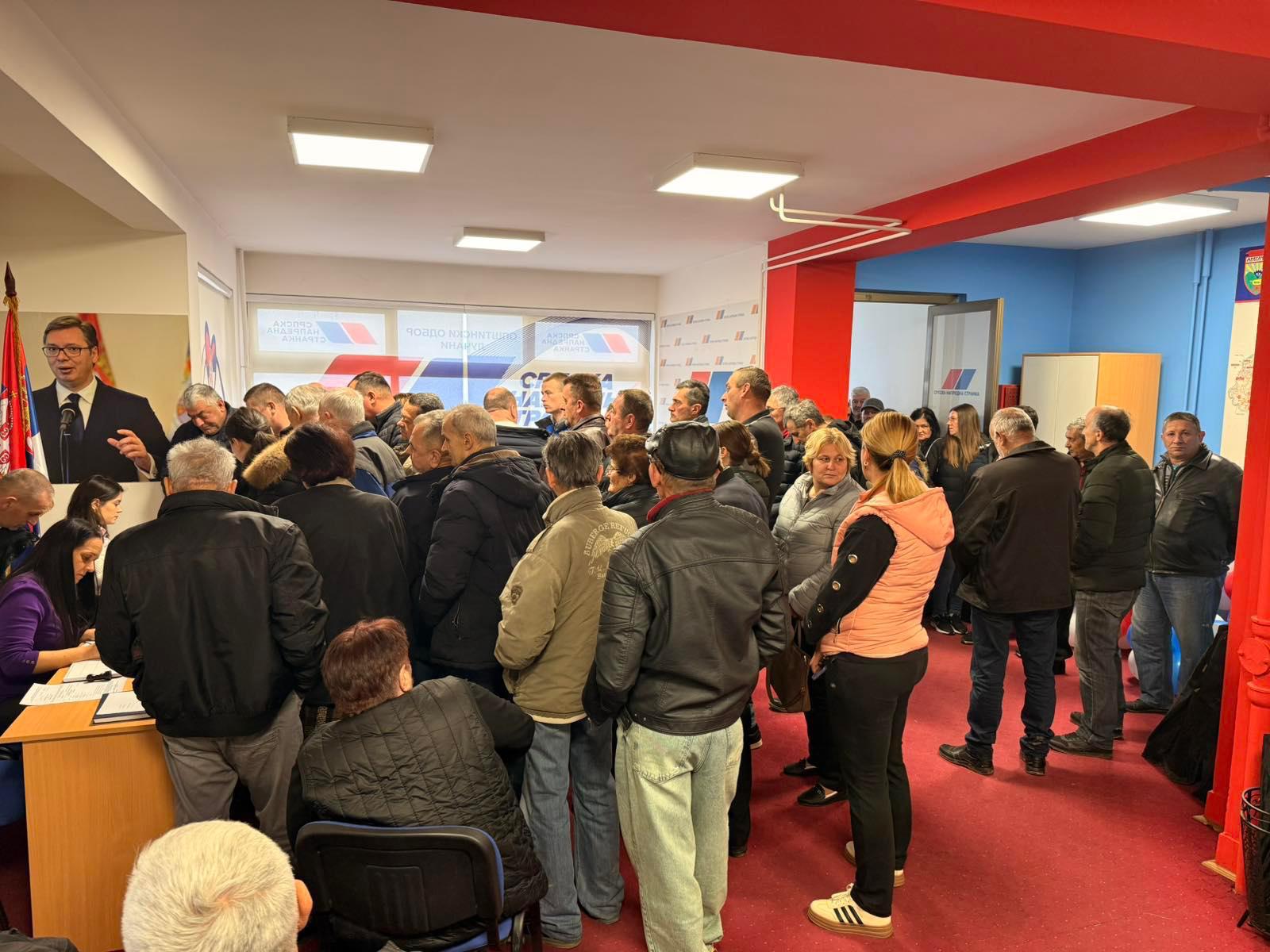 Ko sme na crtu da im stane? Za samo nekoliko sati skupljeni potpisi i proglašena lista SNS u Lučanima, opoziciji ide malo teže 