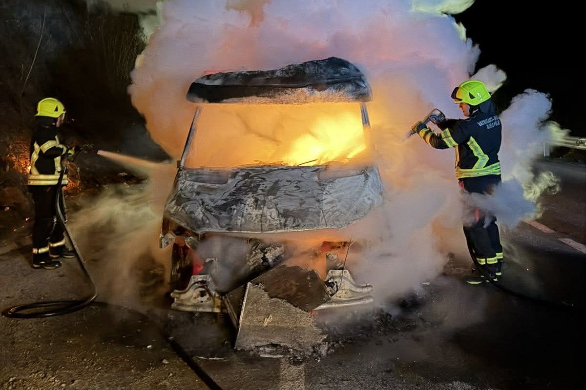 Zapalilo se vozilo kod Bijelog Polja / foto: Služba zaštite i spašavanja