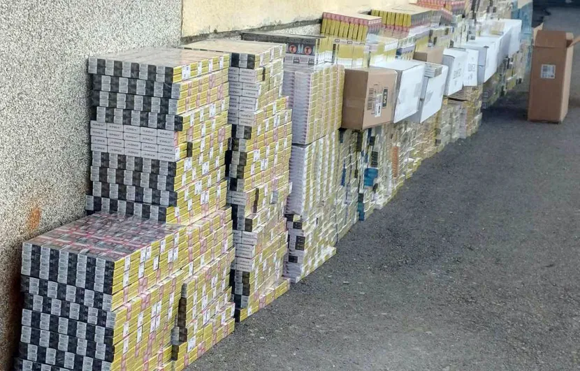 Skriveni bunker u kamionu pun cigareta bez dokumentacije: Uhapšen Tutinac zbog šverca