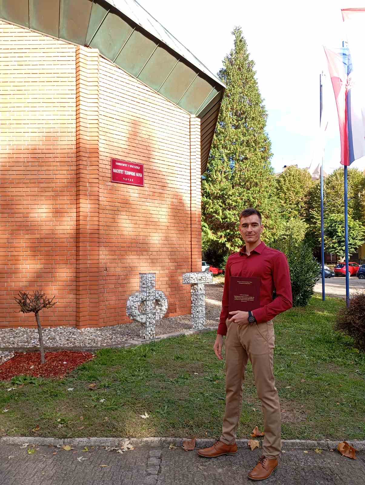 Išao kroz šumu do škole, ali nije bilo odustajanja: Ljubomir iz Bjeluše nekada bio đak pešak a danas jedan od najboljih studenata u Čačku - ponos je roditelja i celog sela (FOTO)