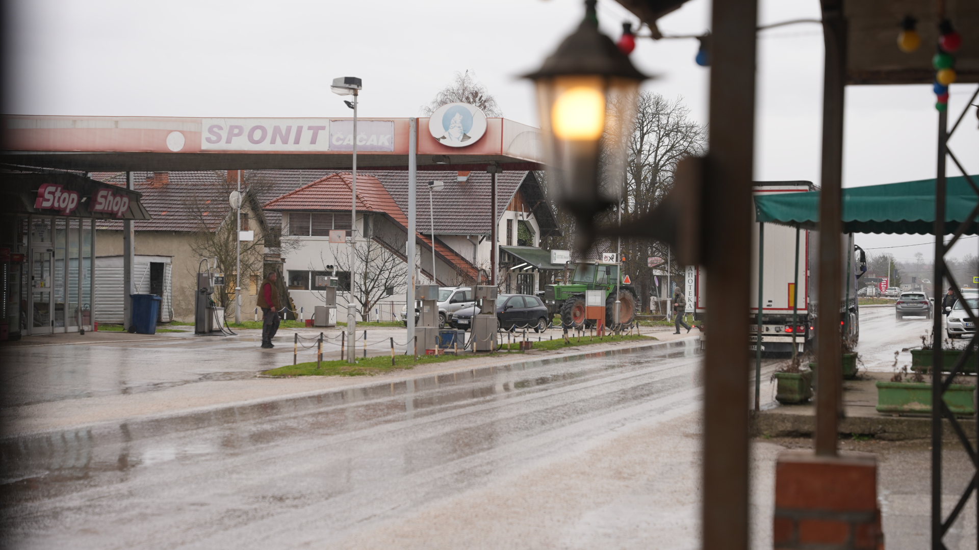 Egzistencija nam je ugrožena: Meštani Mrčajevaca "razbili" blokade poljoprivrednika, protest se seli u Miločaj 