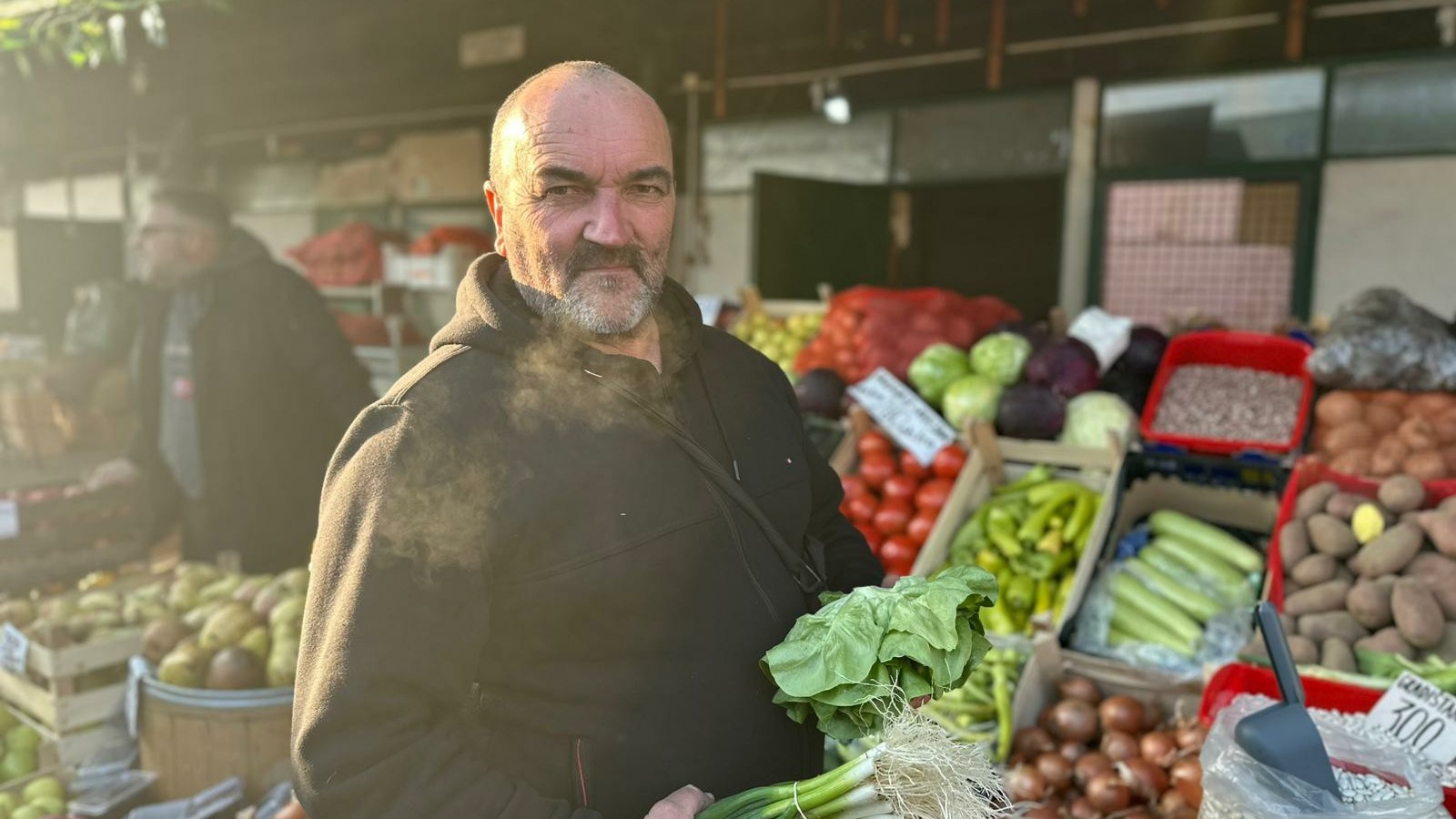 Pasulj 400, zelena salata 50 dinara: Proleće stiže na tezge čačanske pijace, povrće najtraženije jer je u toku post (FOTO)