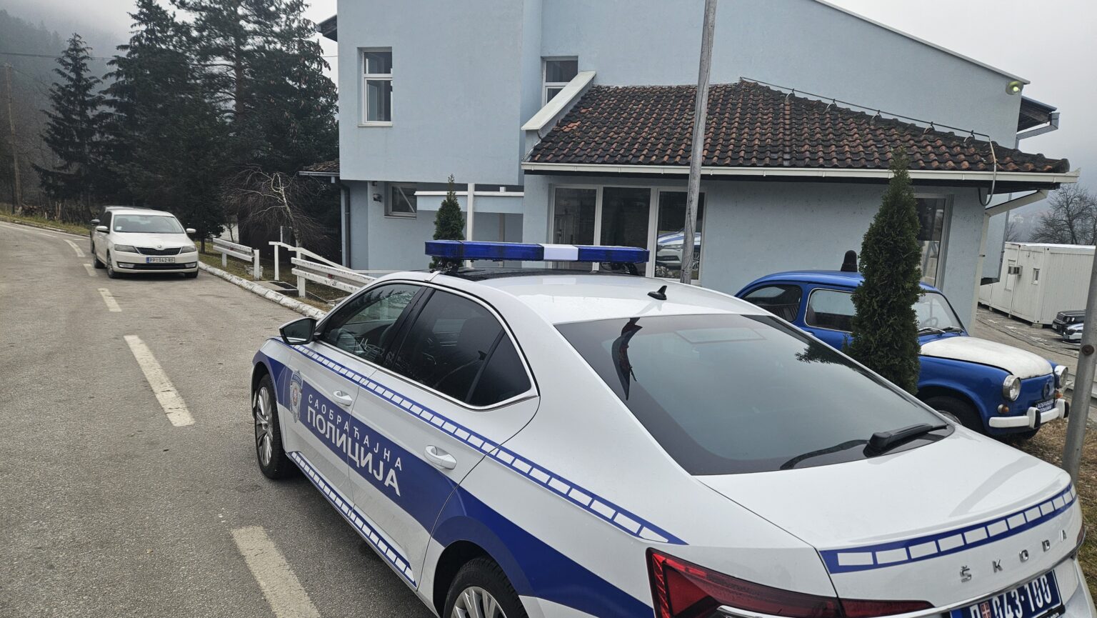 Šmrkali kokain, pa seli da voze porše: Opasna bahatost na ulicama Prijepolja, trojica muškaraca isključena iz saobraćaja