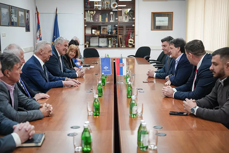 Ljudi su temelj naše odbrambene industrije: Ministar Gašić posetio vojnu fabriku "Prvi partizan a.d." u Užicu