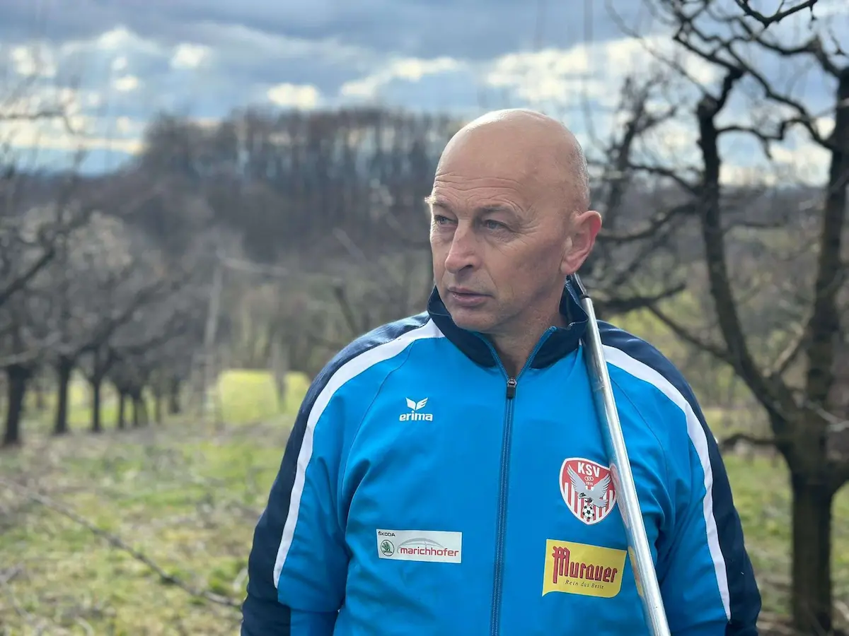 Potez ljučan za dobar rod srpske šljive: Tiosav ima pune ruke posla u voćnjaku pod Jelicom, ovo su saveti iskusnog majstora (FOTO)