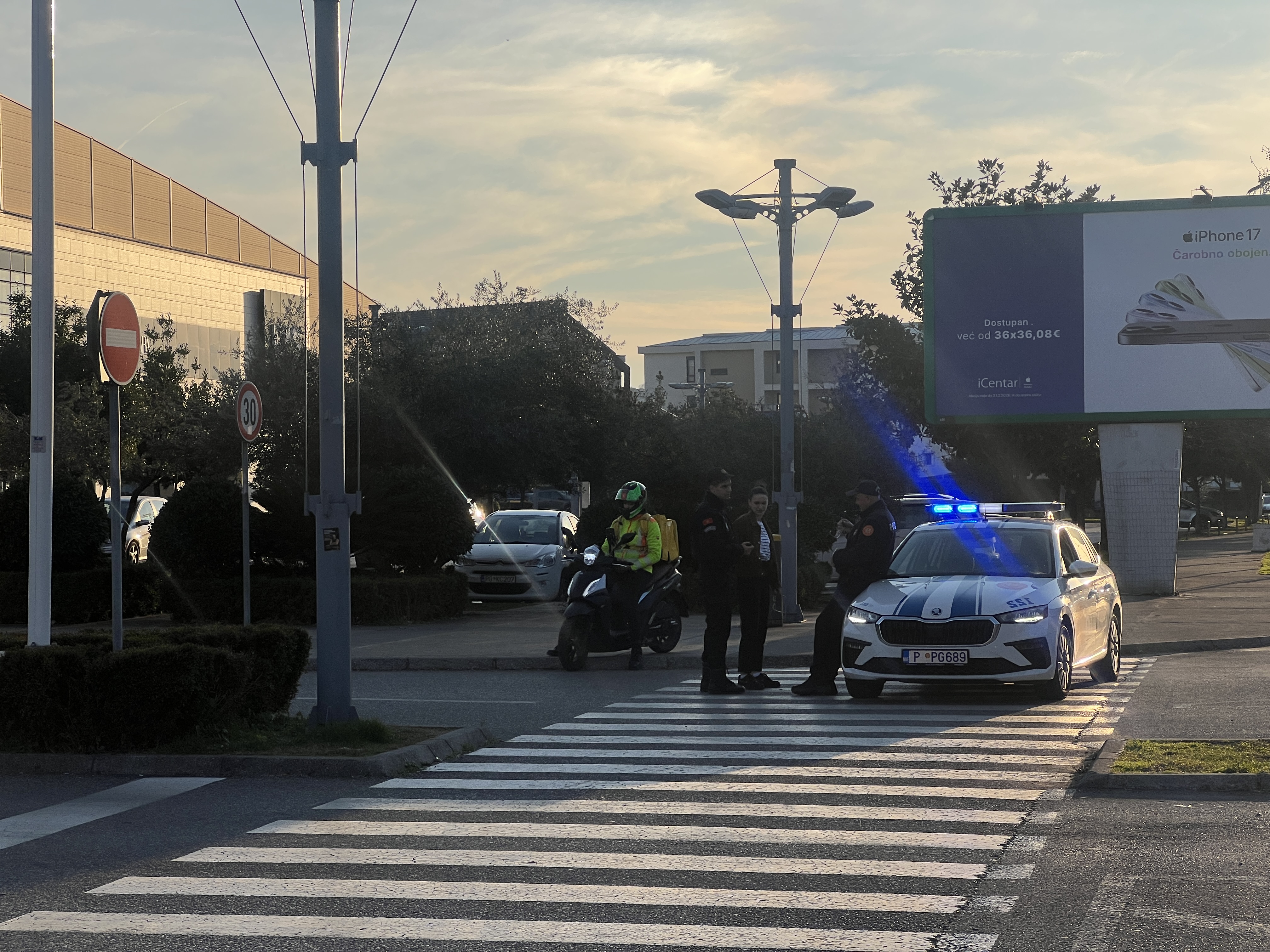 Dojava o postavljenim bombama u dva tržna centra u Podgorici / foto: RINA