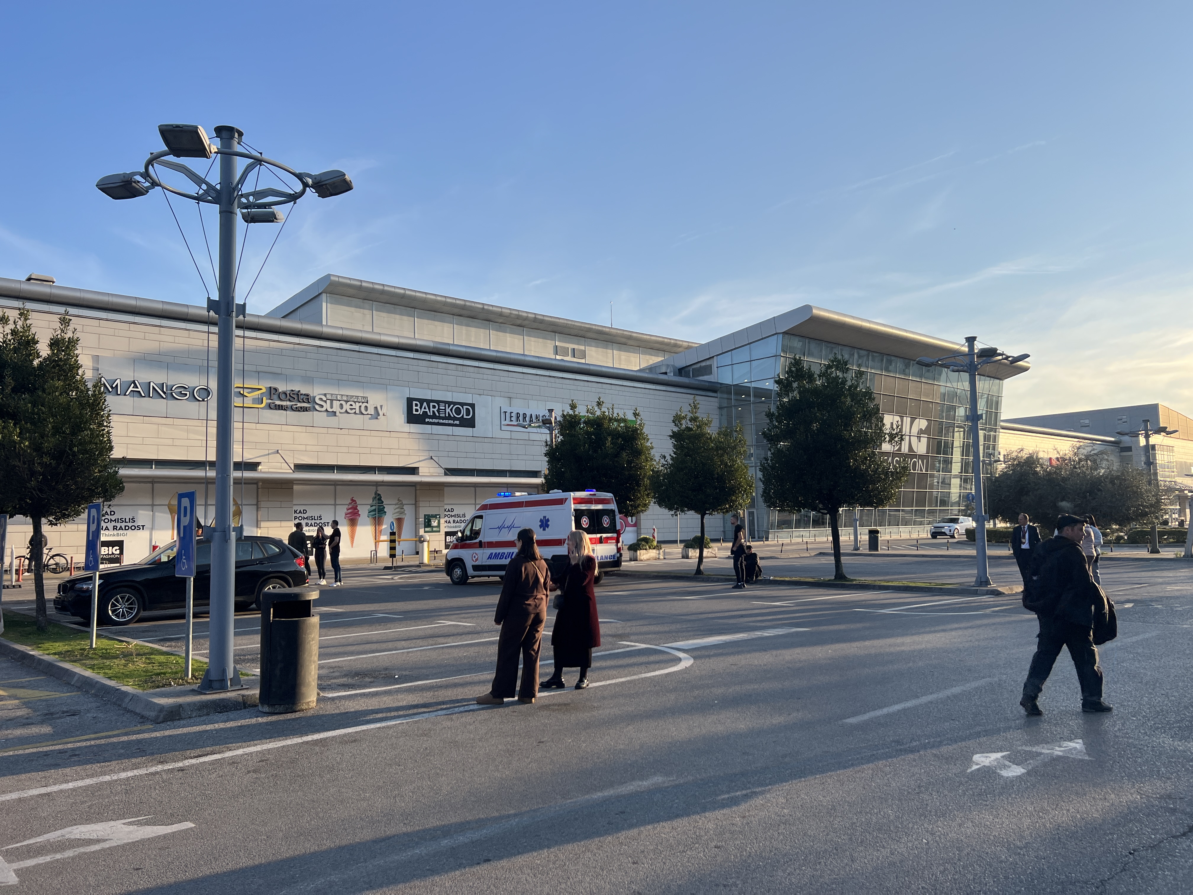 Dojava o postavljenim bombama u dva tržna centra u Podgorici / foto: RINA