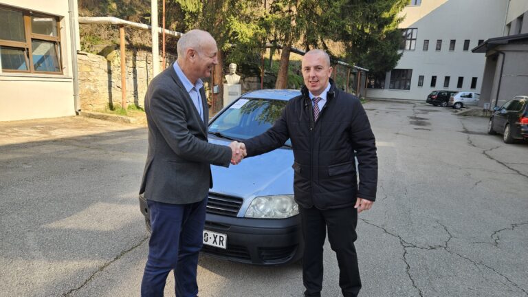 Opština Prijepolje donirala vozilo Tehničkoj školi / foto: RINA